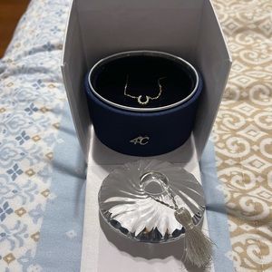 Brandnew necklace with diamond(4 degrees brand)